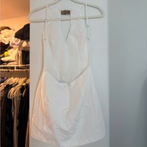 Elegant White Sleeveless Dress